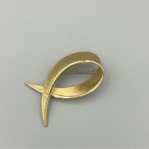 Vintage Monet Brushed Gold-tone Swirl Brooch Pin